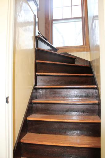 Servants staircase to 2nd floor