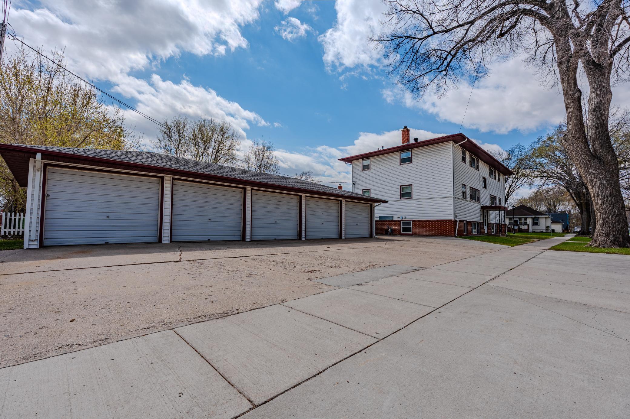 420 10th ave N Fargo garages.jpg