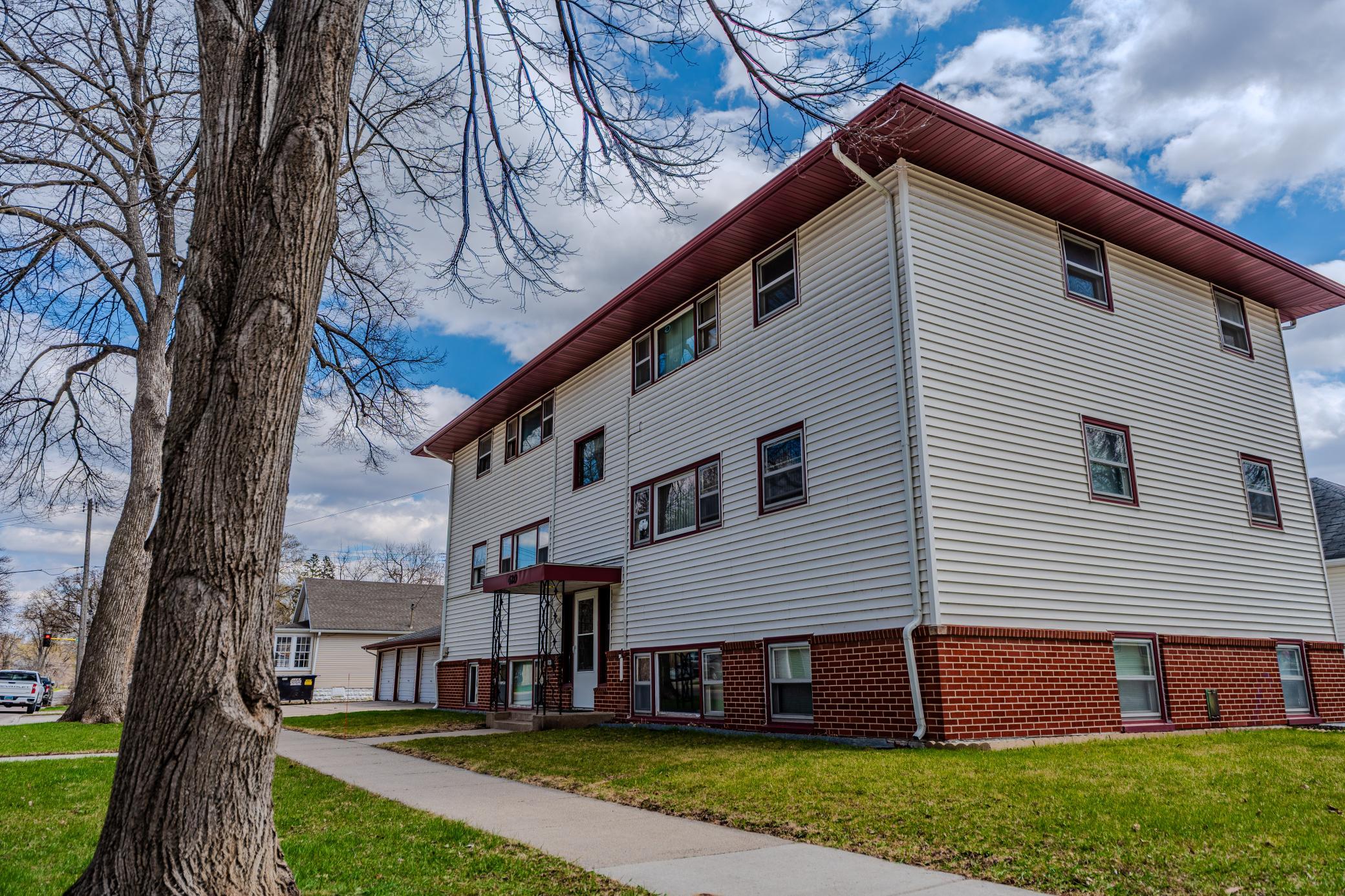 420 10th ave N Fargo Front door 2.jpg