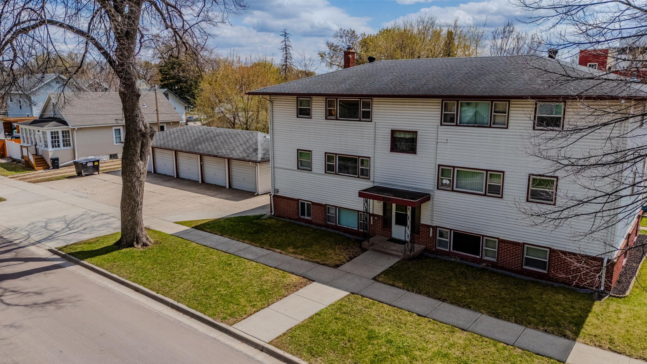 420 10th ave N Fargo front side.jpg