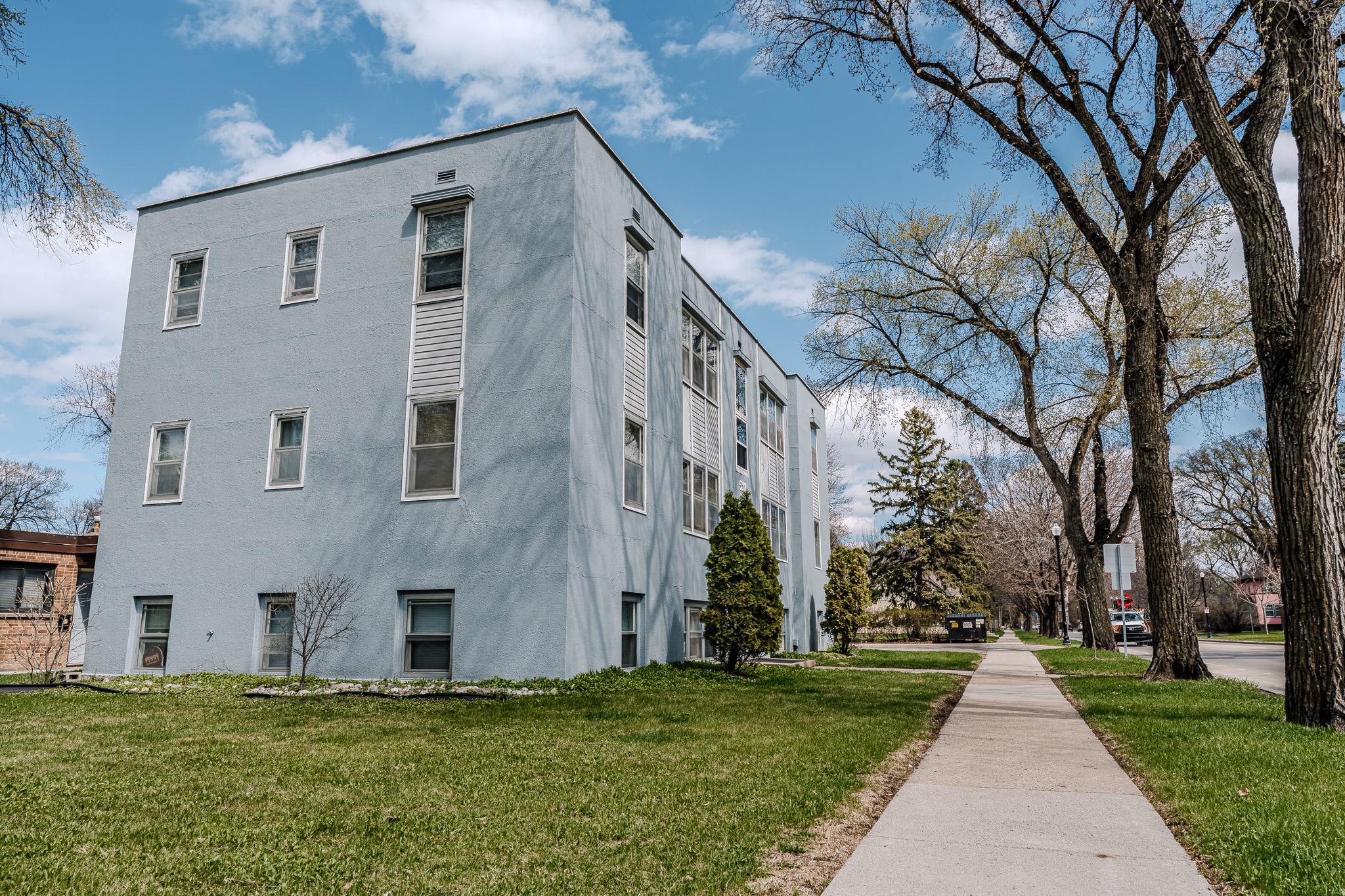 517 12th Ave N Fargo Front side(1).jpg