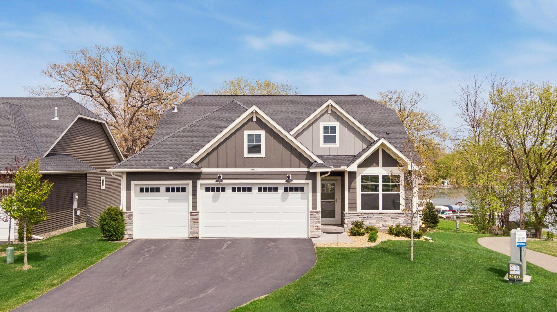 Welcome to 29311 Kenwood Way, Chisago City - located in the highly desirable Green Lake Villas community.