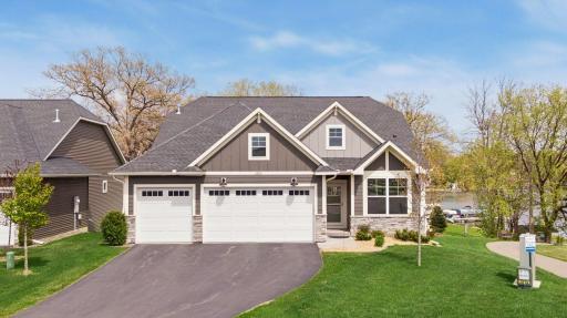 Welcome to 29311 Kenwood Way, Chisago City - located in the highly desirable Green Lake Villas community.