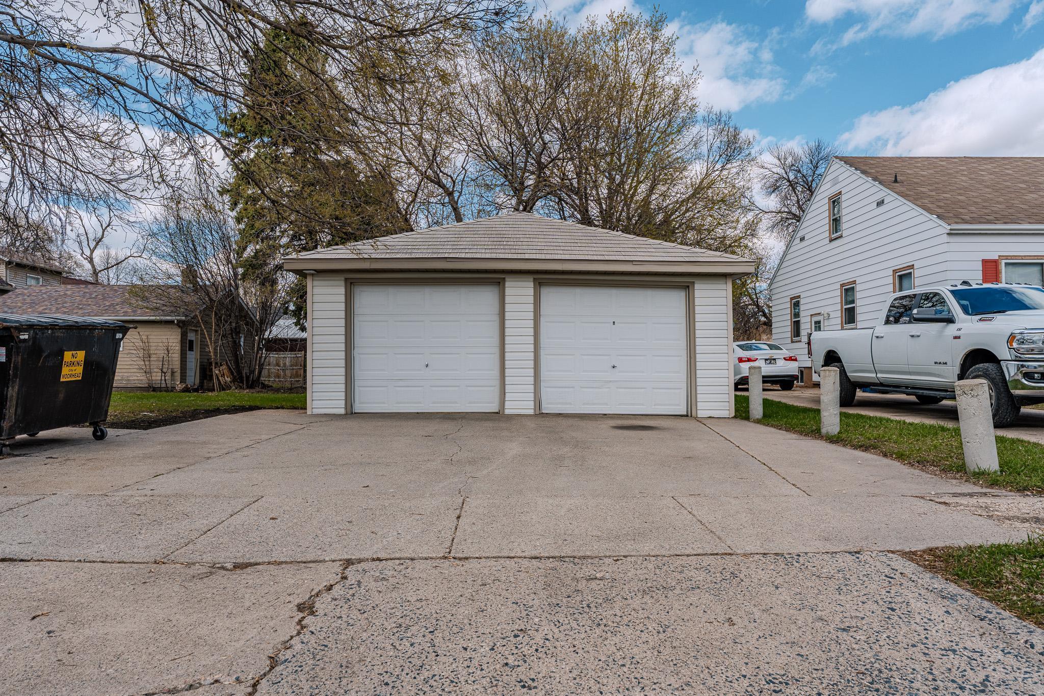 1002 5th Ave S MHD garages.jpg