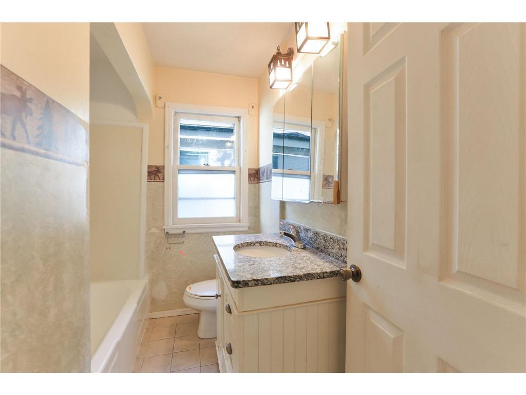 Main Bathroom.jpeg