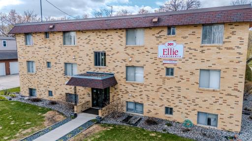 301 6th Street S, Moorhead, MN 56560