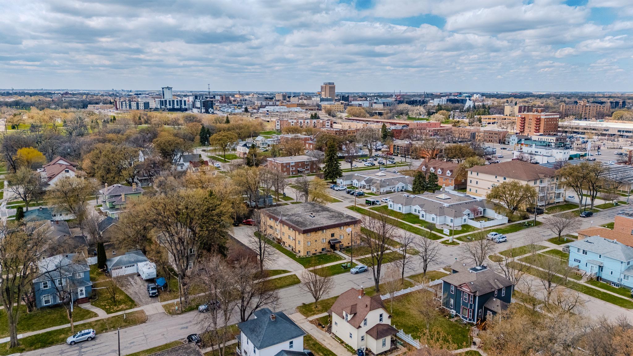 301 6th St S Mhd front side neighborhood.jpg