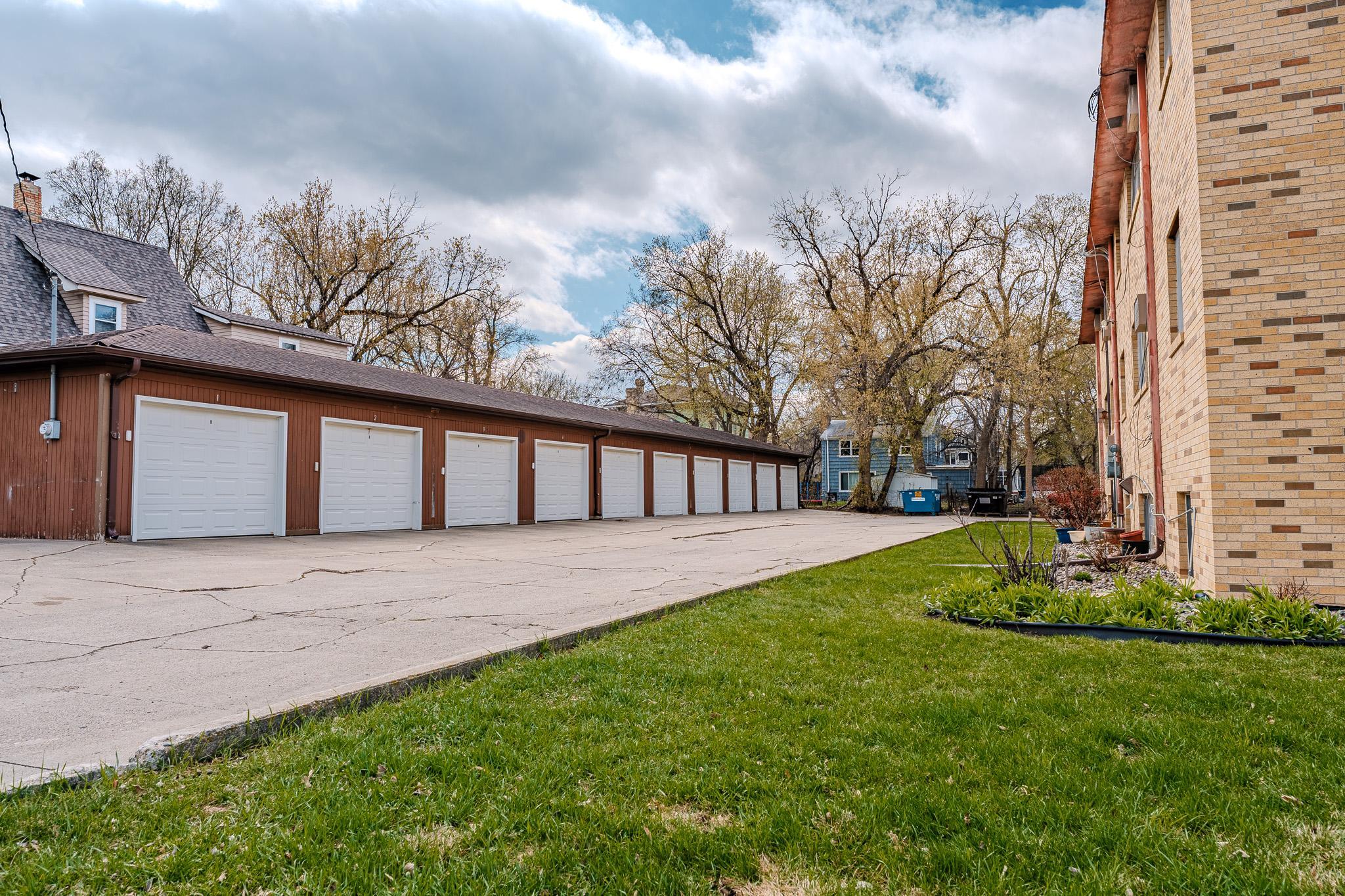 301 6th St S Mhd garages.jpg