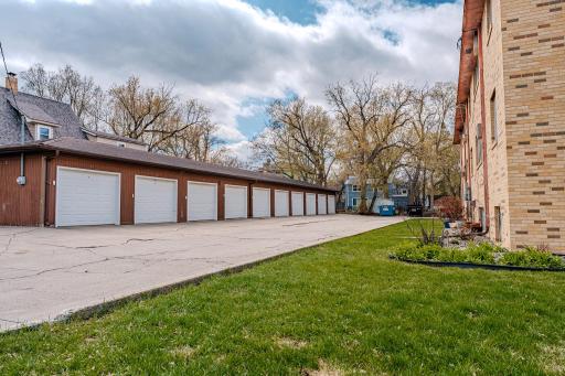 301 6th Street S, Moorhead, MN 56560