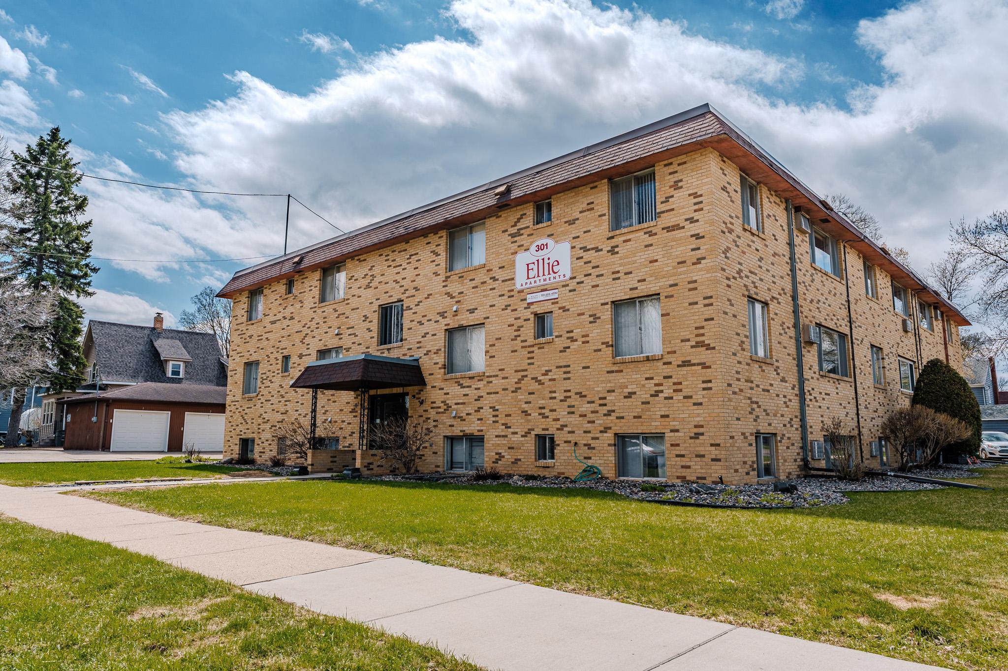301 6th St S Mhd front side.jpg