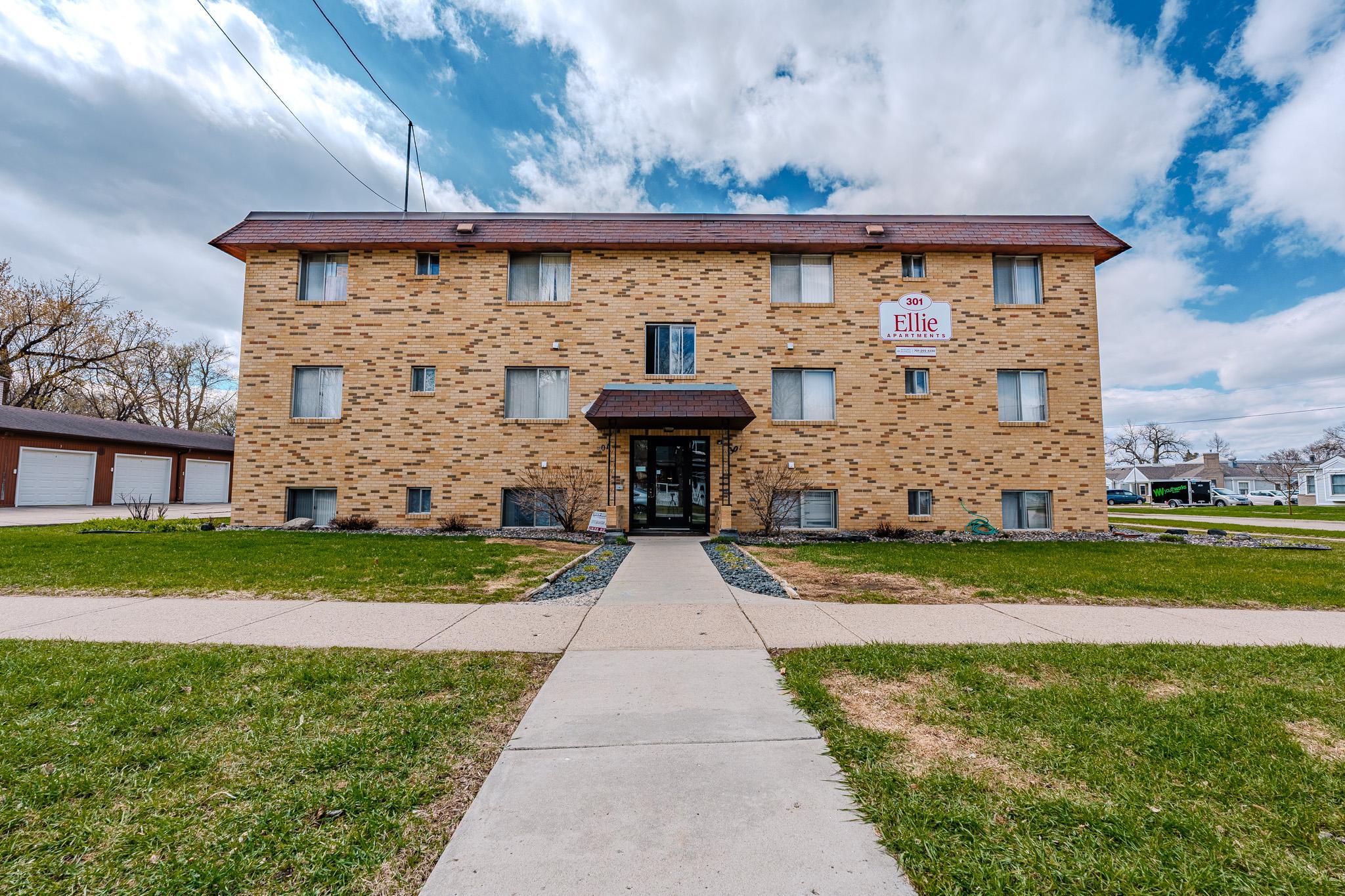 301 6th St S Mhd front door.jpg