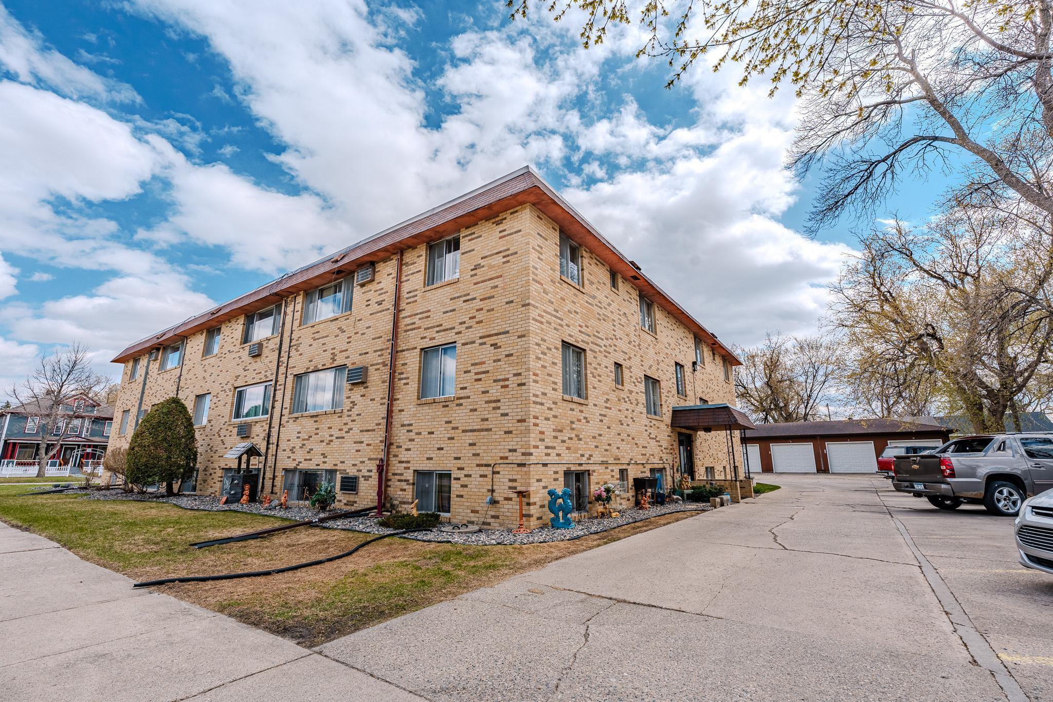 301 6th St S Mhd back view.jpg