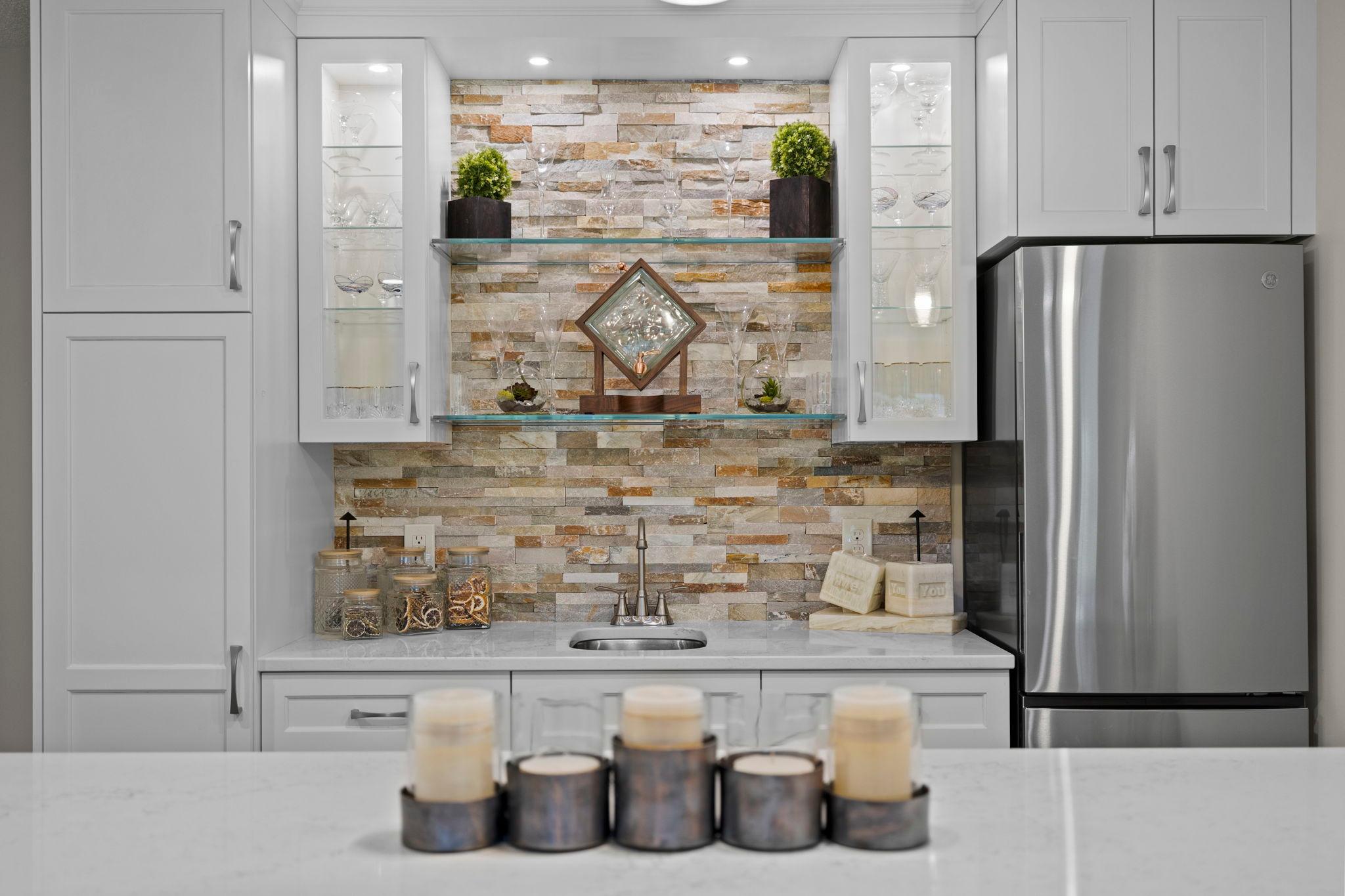 Bar kitchen backsplash