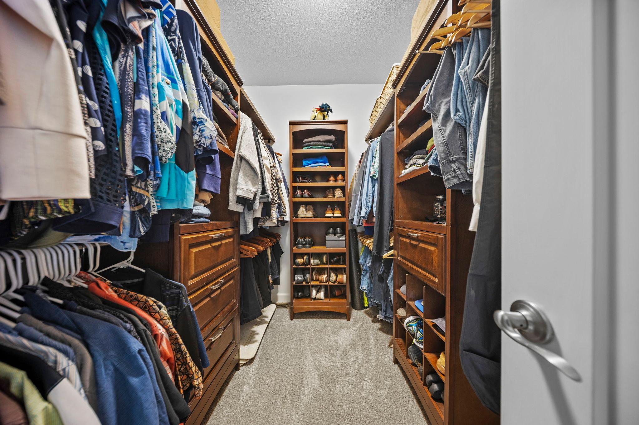 Main bedroom walk-in closet