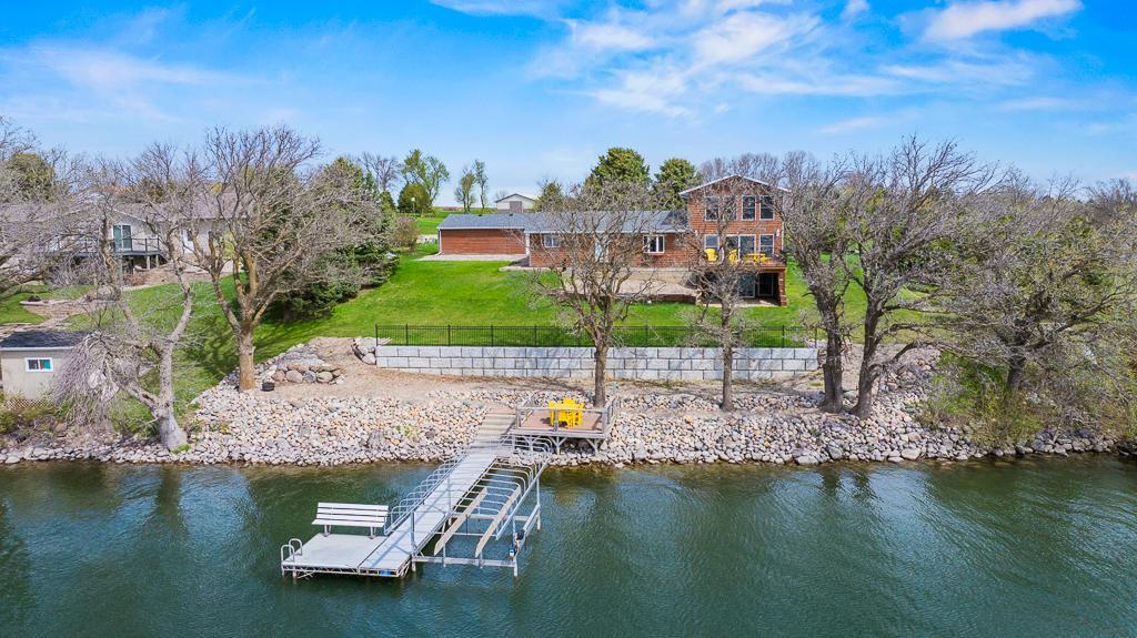 140 feet of nicely landscaped shoreline!