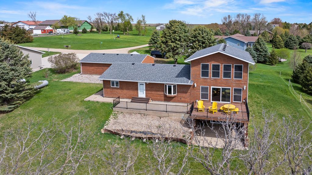 2021 shingles, new deck, and new safety railings!