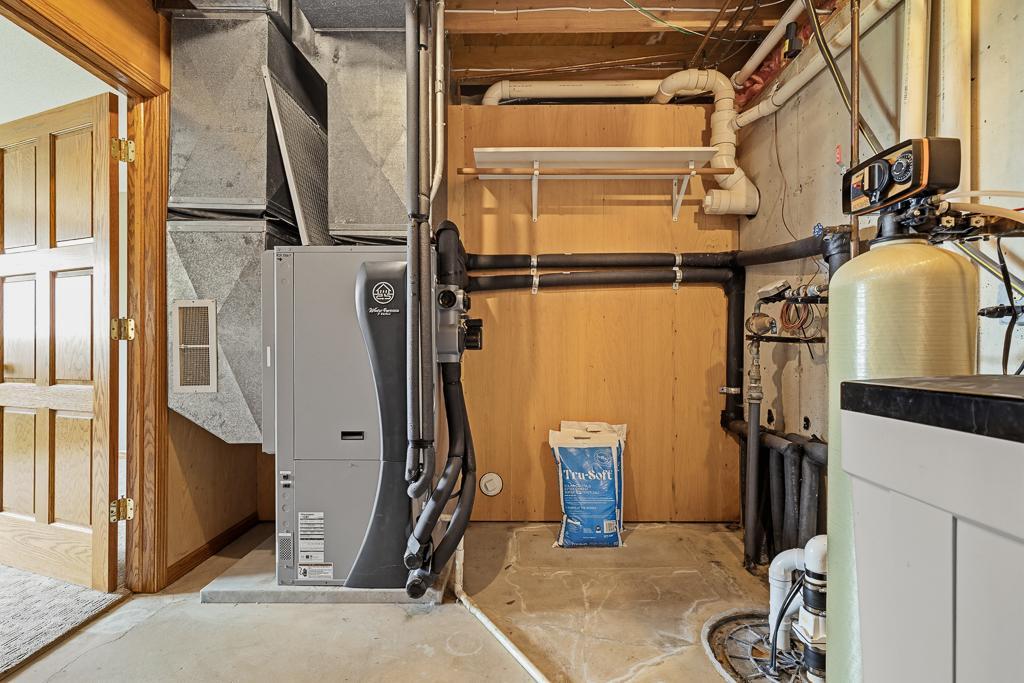 UPDATED geothermal heat system! HUGE VALUE ADDER AND SAVINGS!