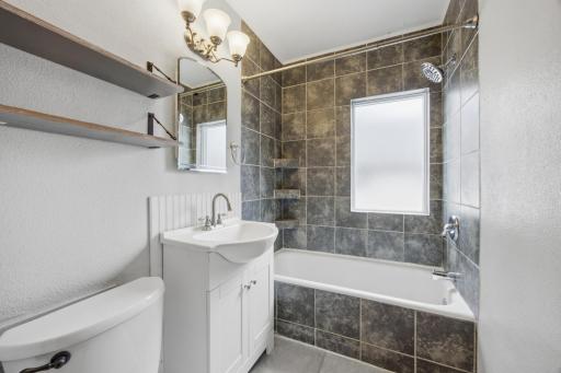 1621 8th Avenue S, Fargo, ND 58103