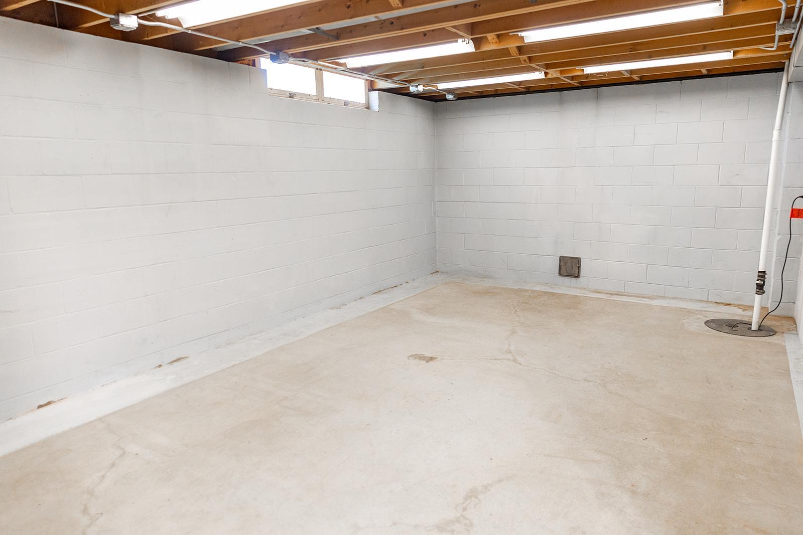 This room was used as a Workshop and has more outlets and lights than one can count