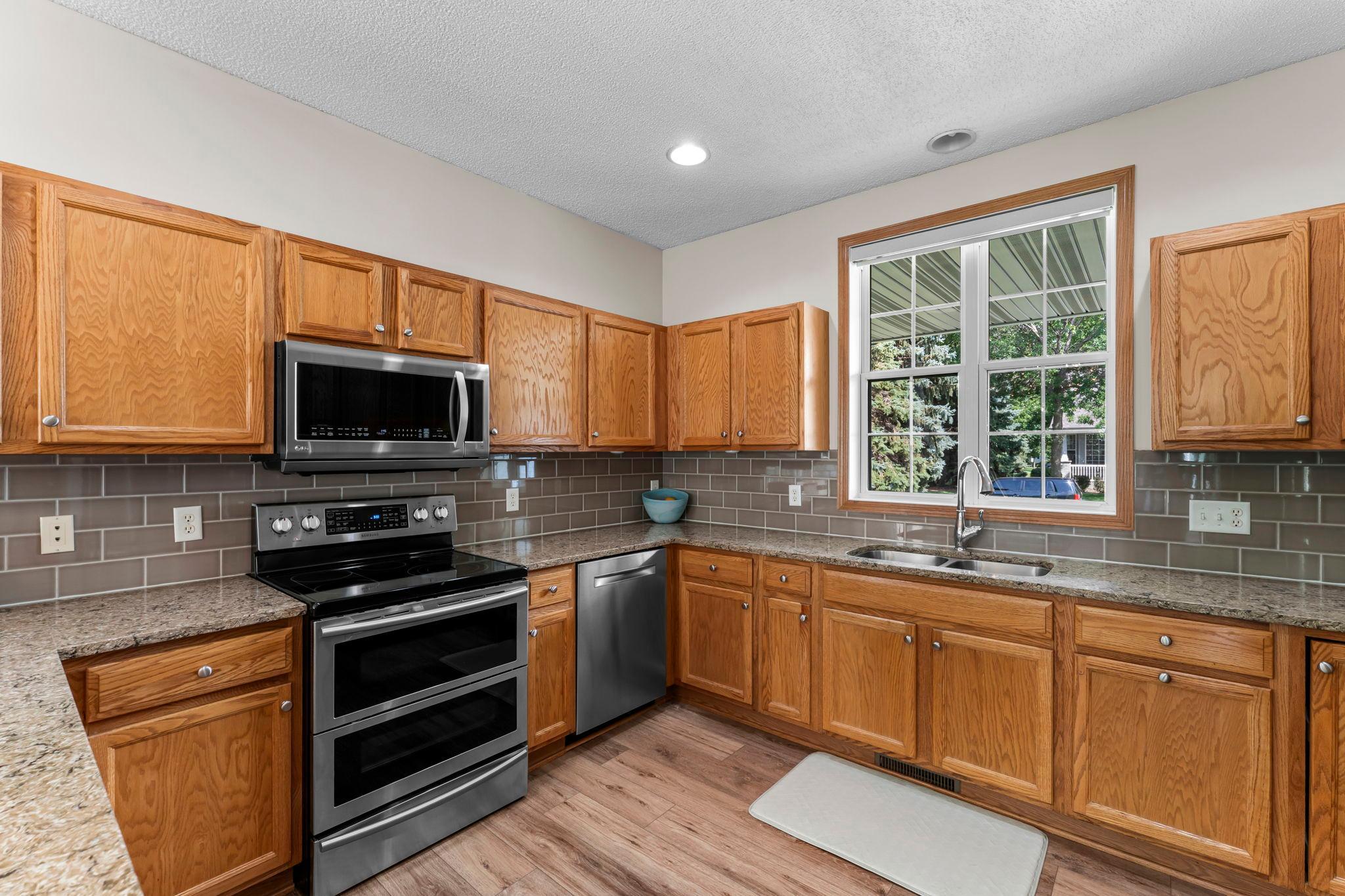 20-web-or-mls-809 Woodduck Dr-15.jpg