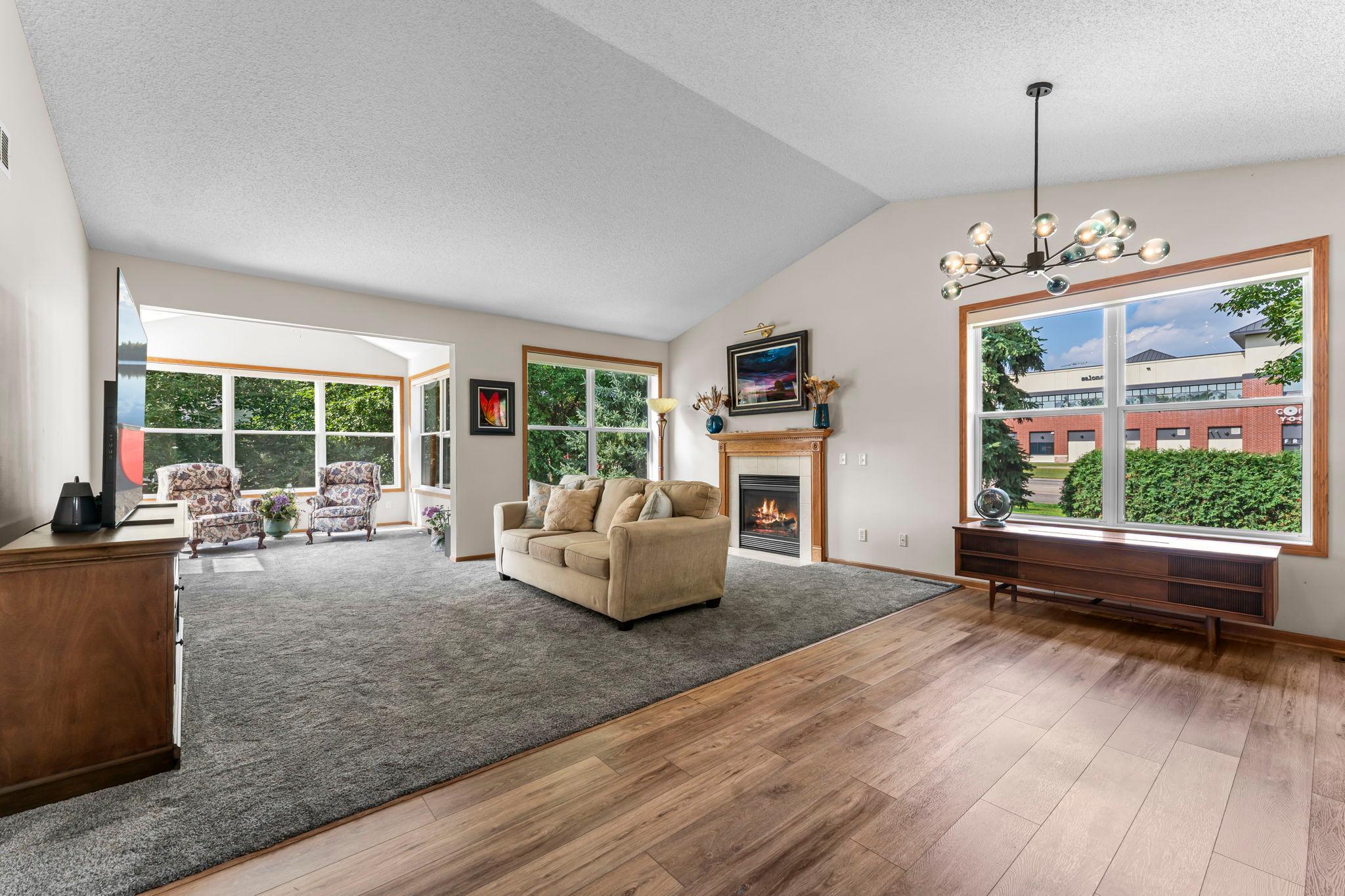 16-web-or-mls-809 Woodduck Dr-11.jpg