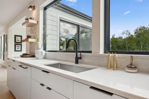 705 Ensconced Way, Chaska, MN 55318