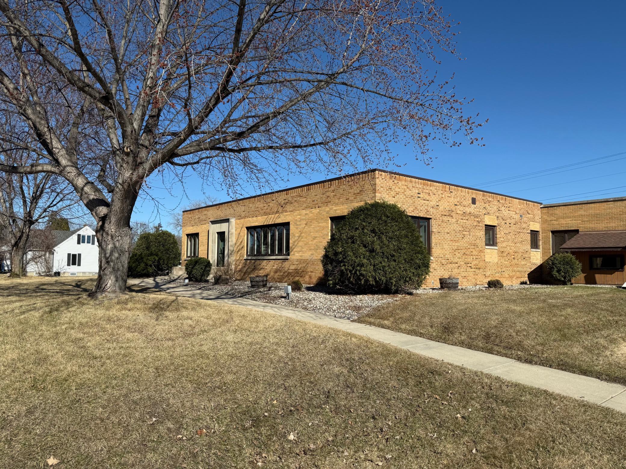 903 3rd Street NE, Roseau, MN 56751