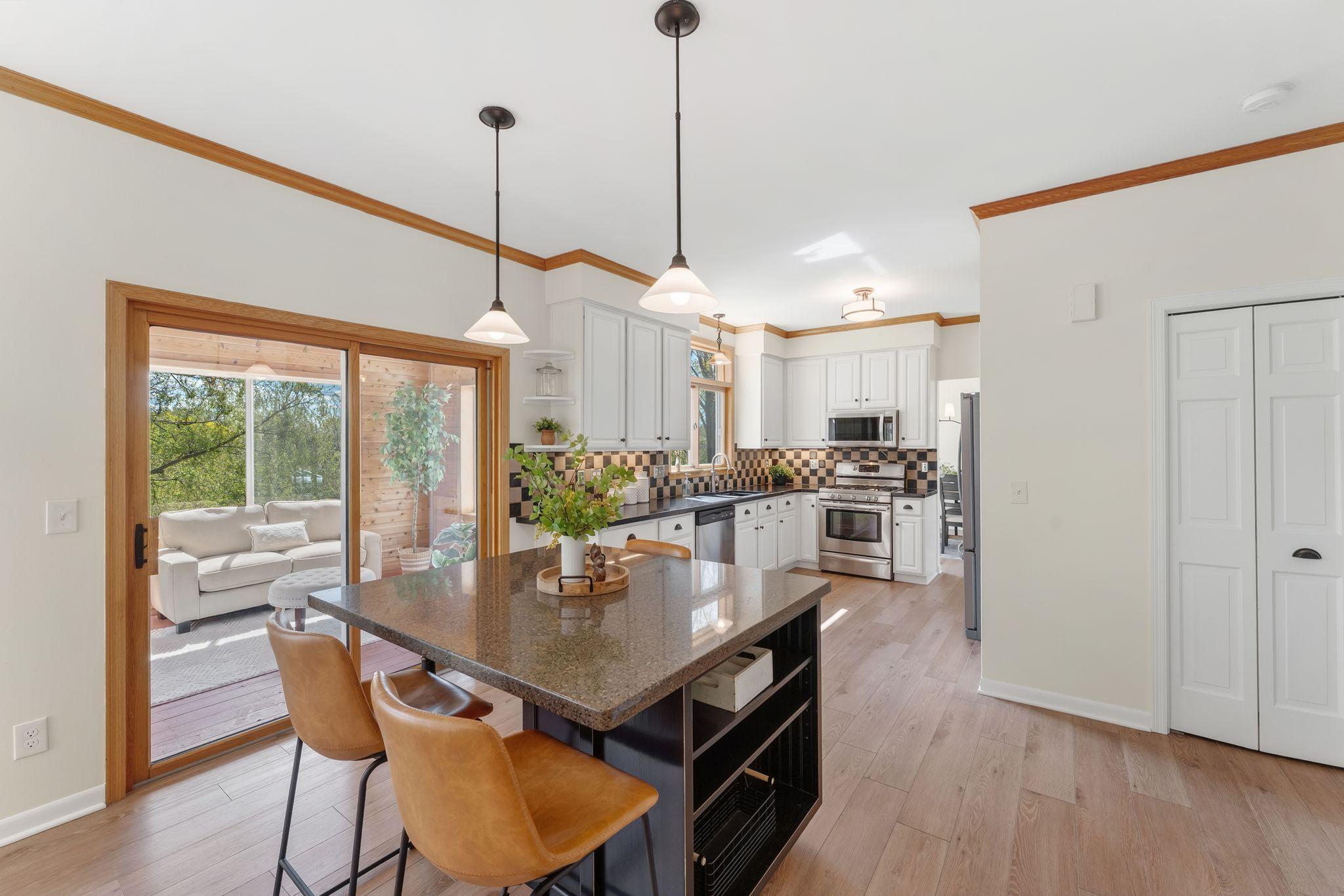 Dinette to kitchen.jpg