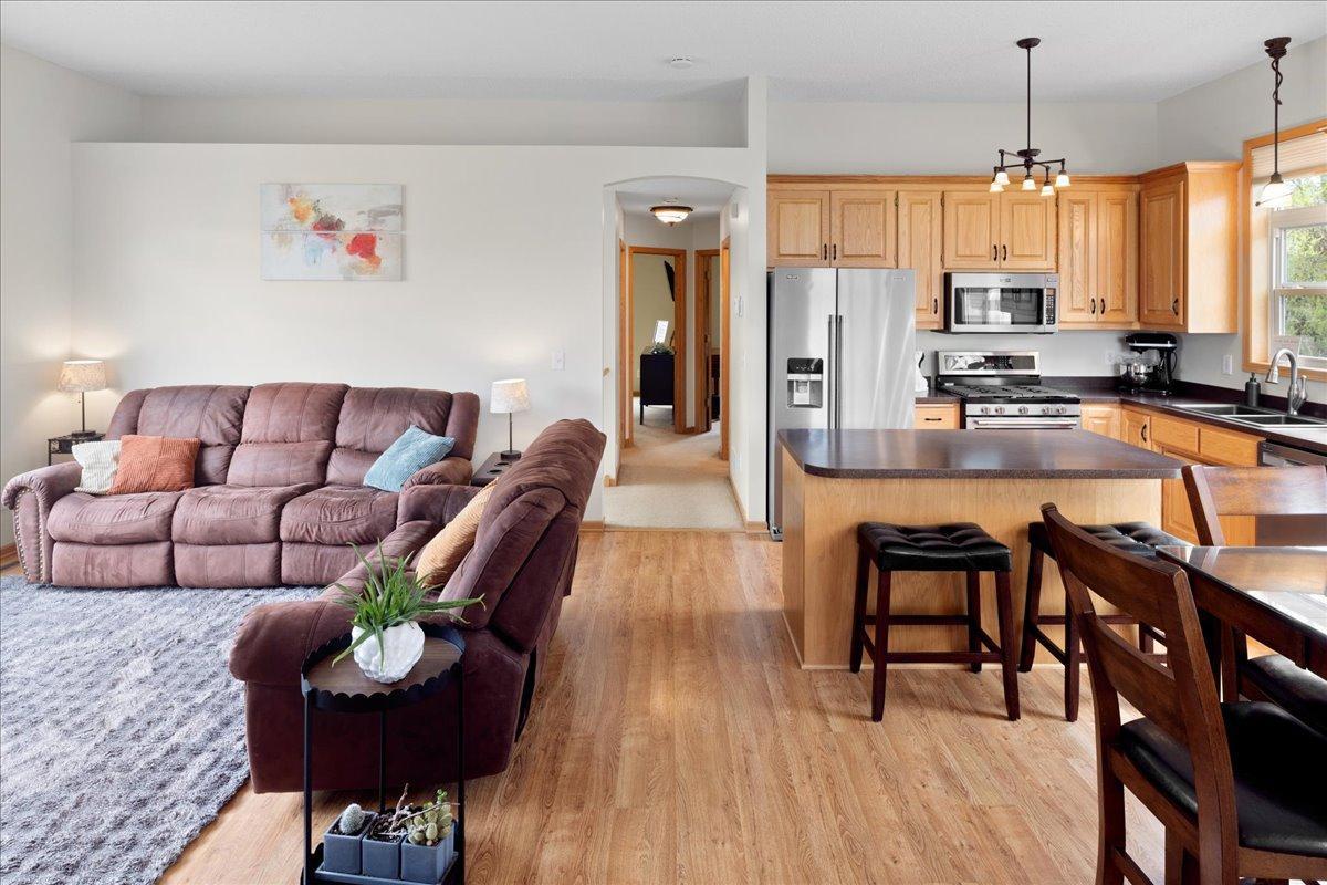 Great room with 10' ceilings