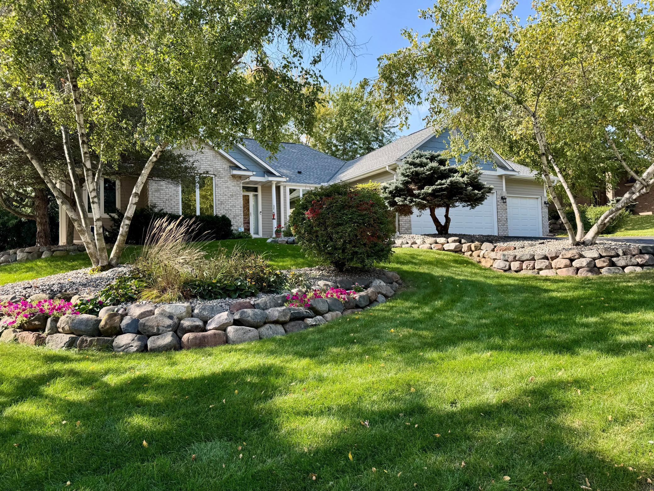 Extensively landscaped pond lot