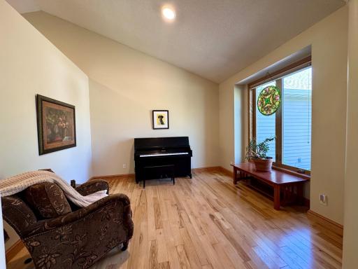 11272 Kenworth Lane, Lakeville, MN 55044