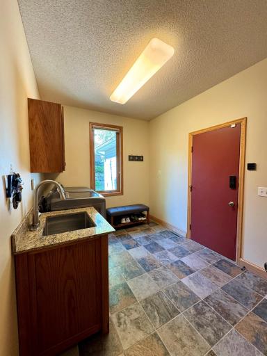 functional main floor laundry room/mud room