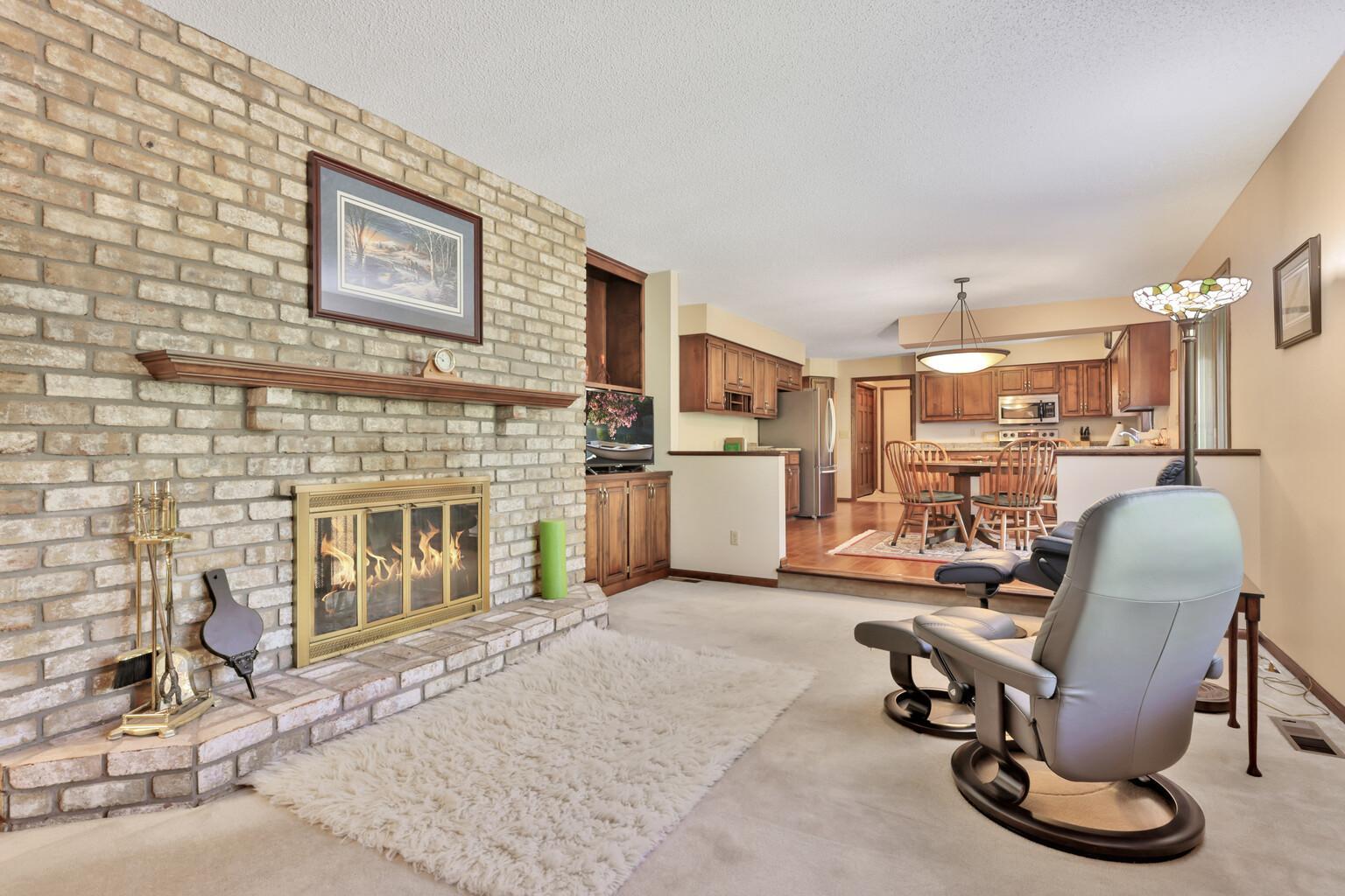 Dual-sided fireplace