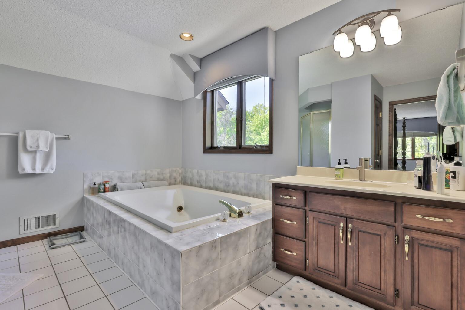 Extra large jetted bathtub