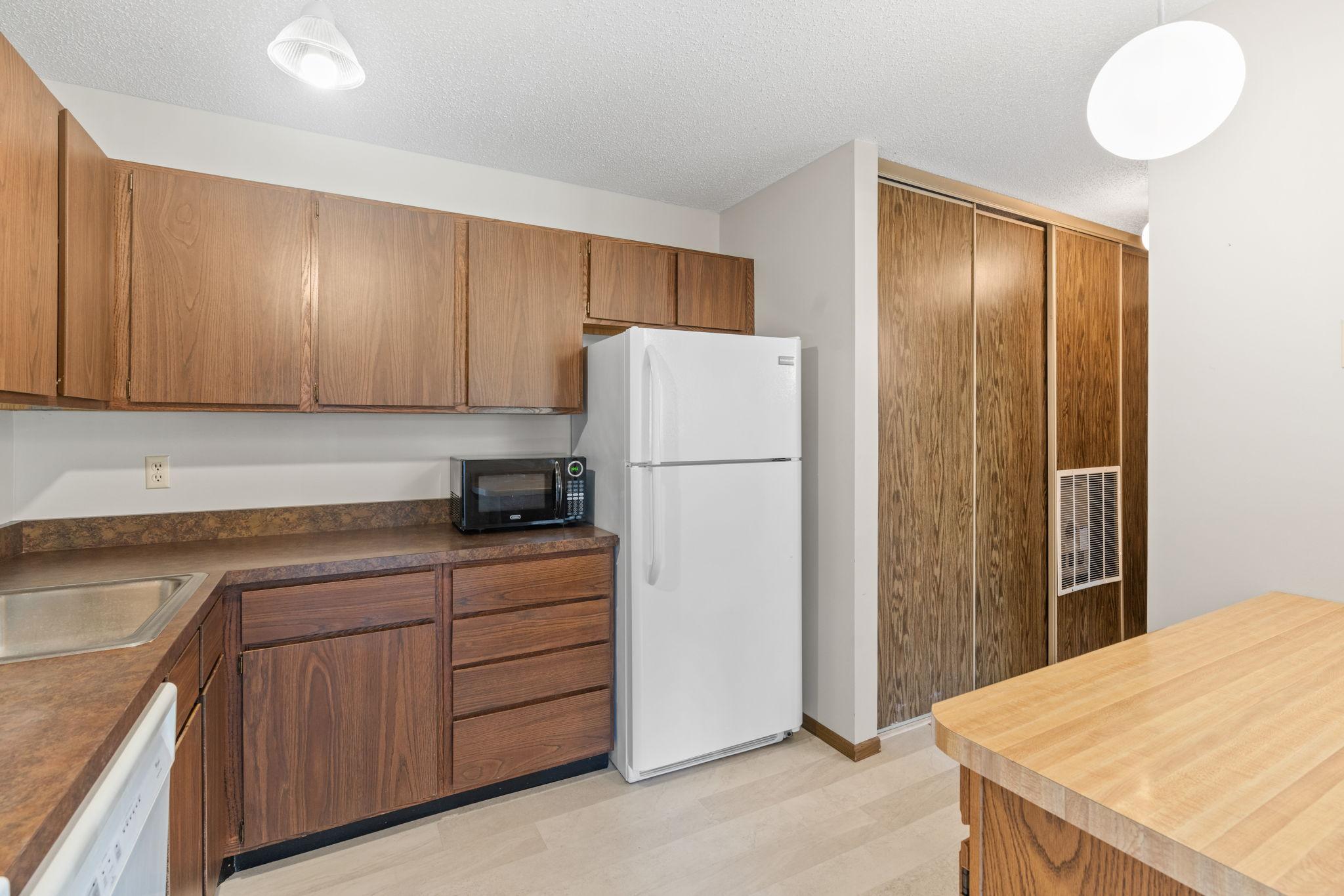 1164 Xene Ln N Kitchen