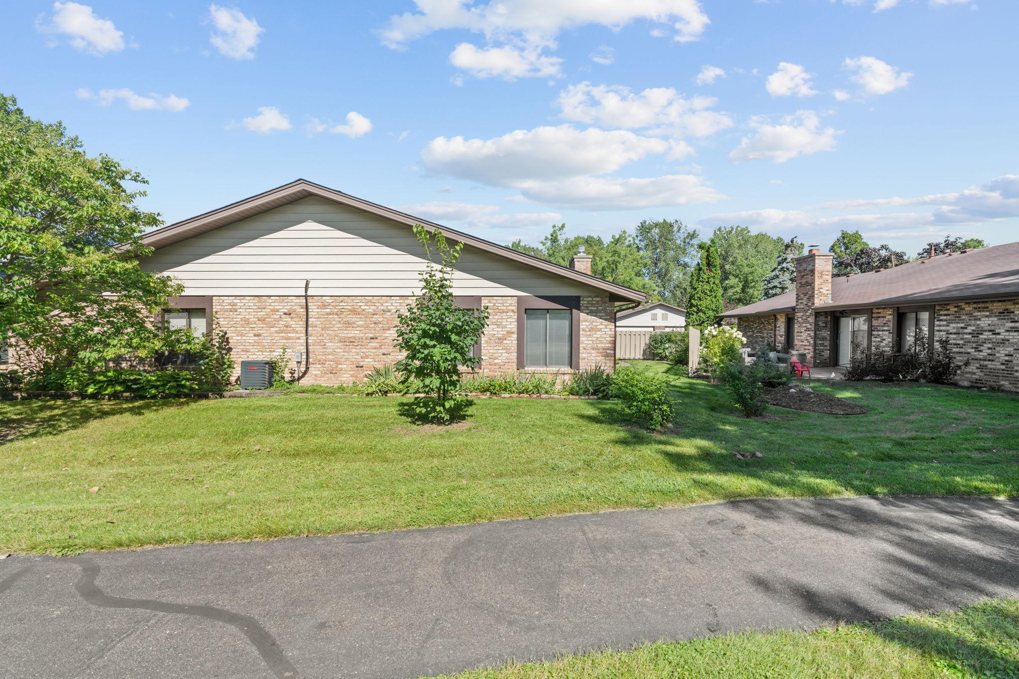 1164 Xene Ln N back from path