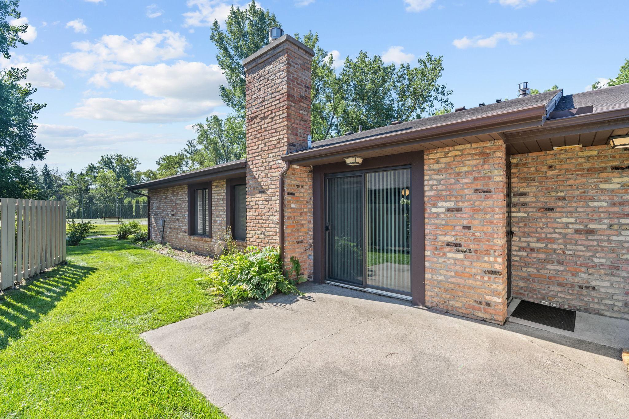 1164 Xene Ln N Private Patio