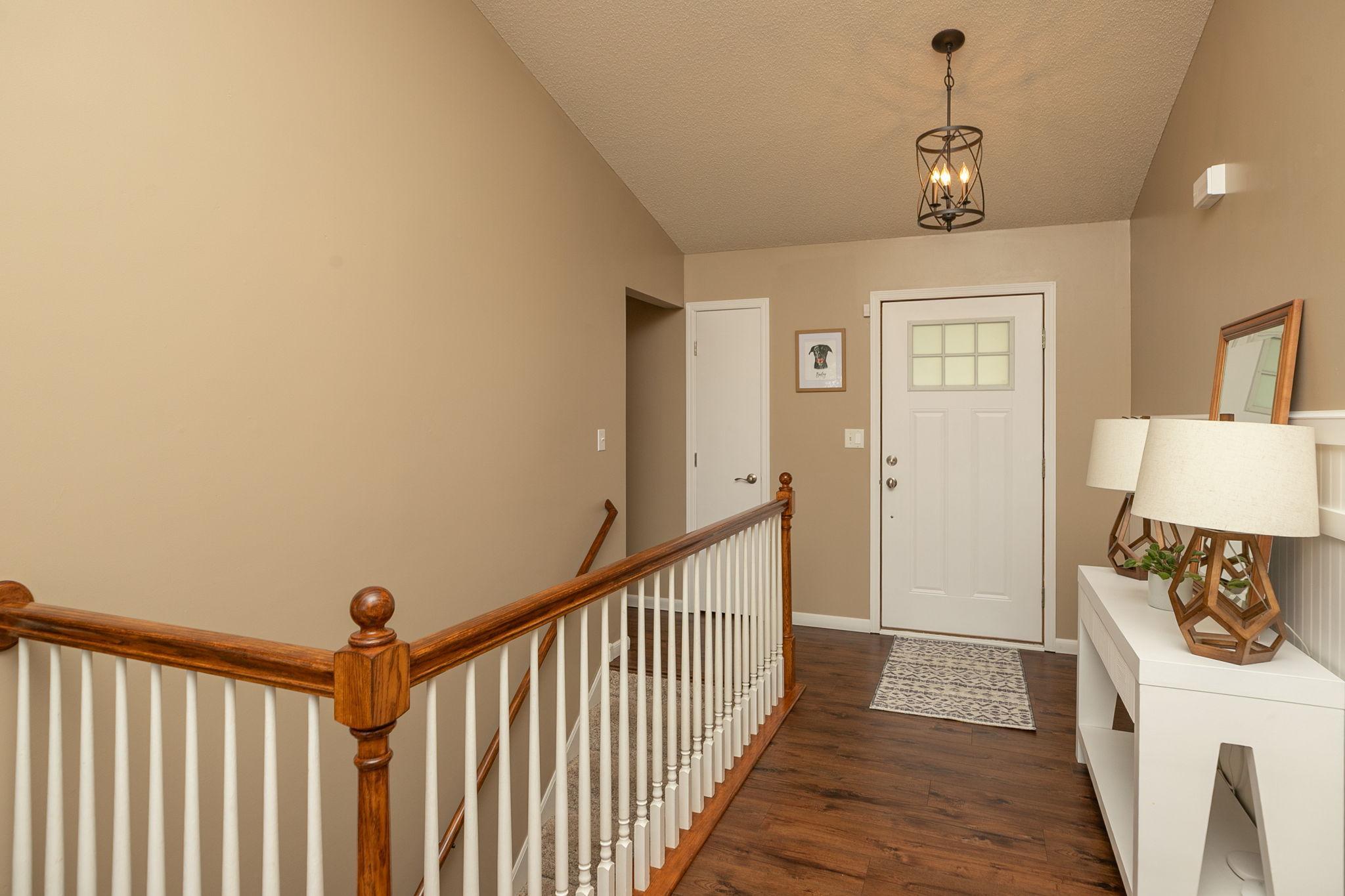 4-web-or-mls-04-Foyer.jpg