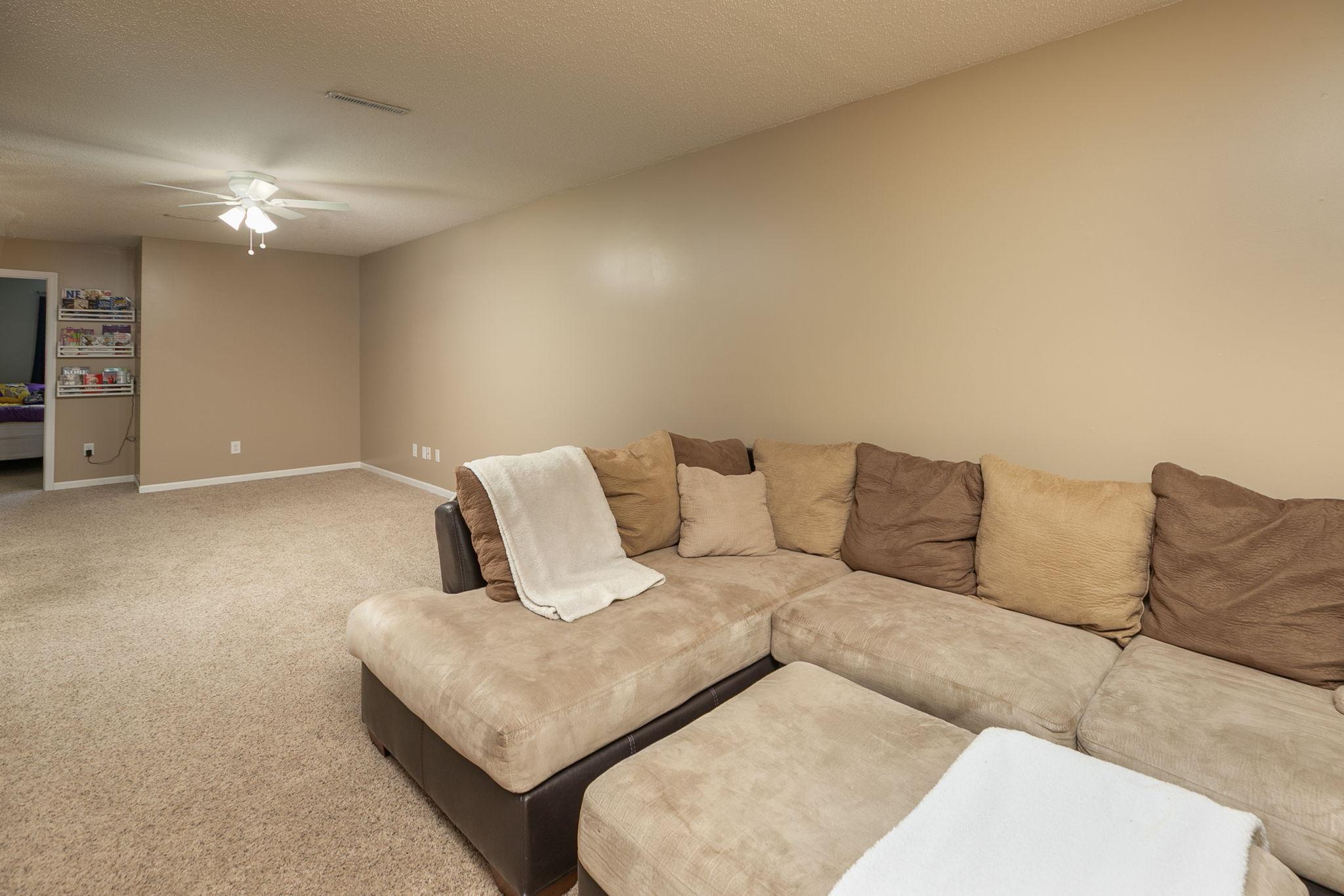 23-web-or-mls-23-Family Room.jpg