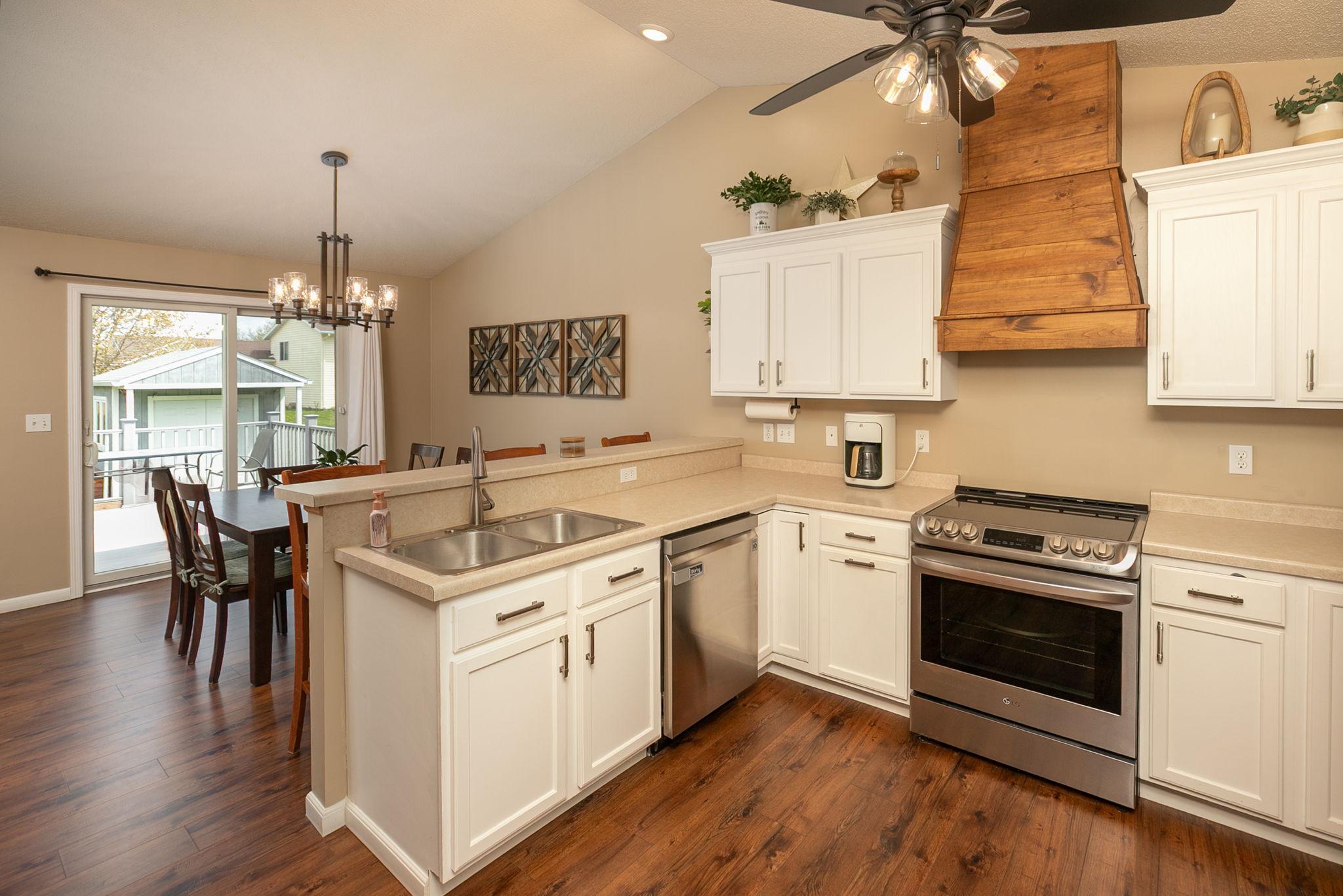 13-web-or-mls-13-Kitchen.jpg