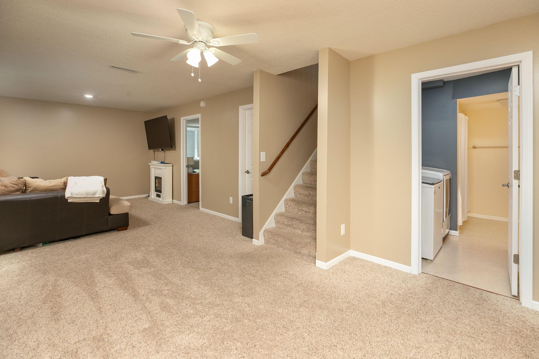 22-web-or-mls-22-Family Room.jpg