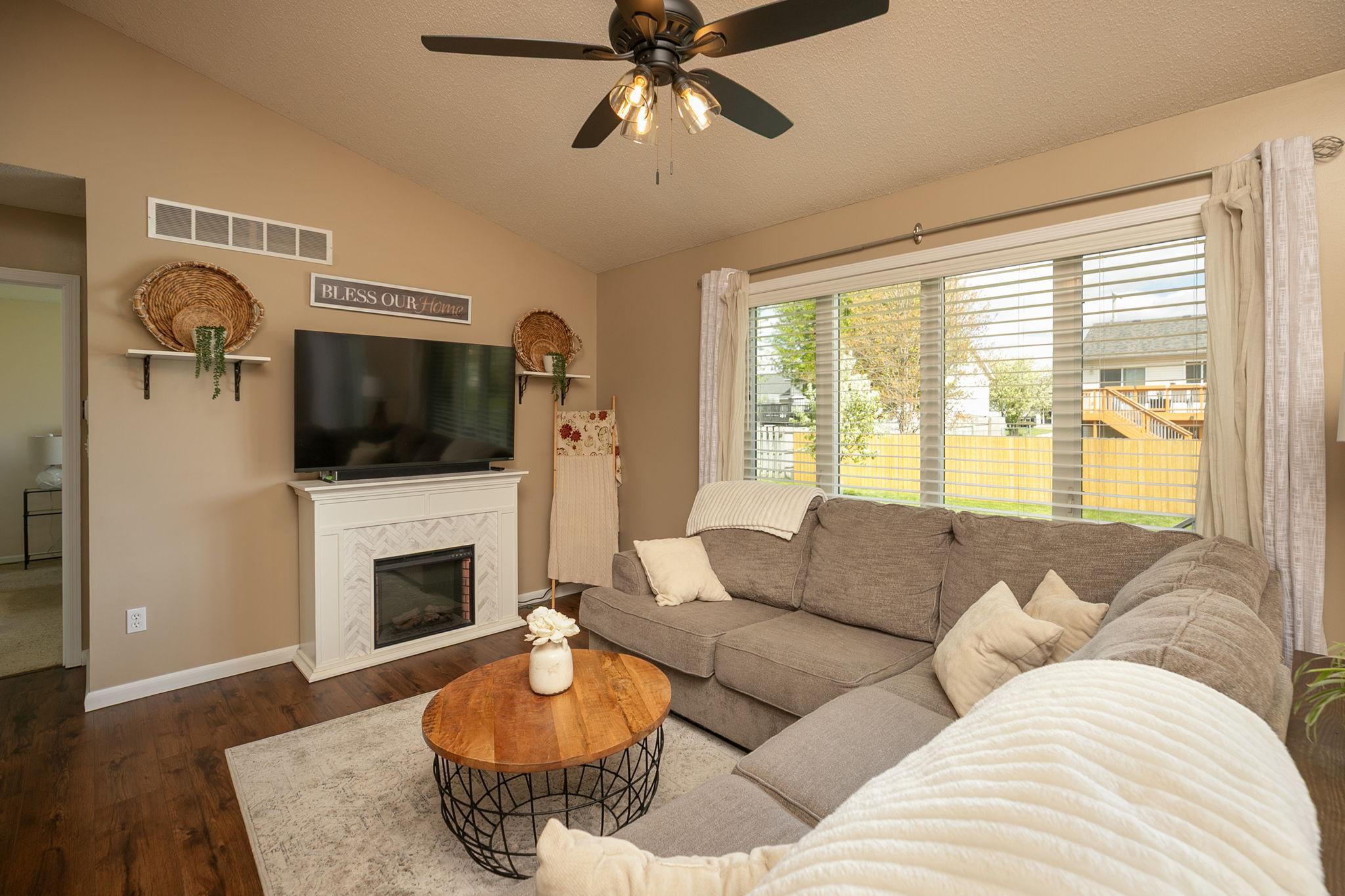 5-web-or-mls-05-Living Room.jpg