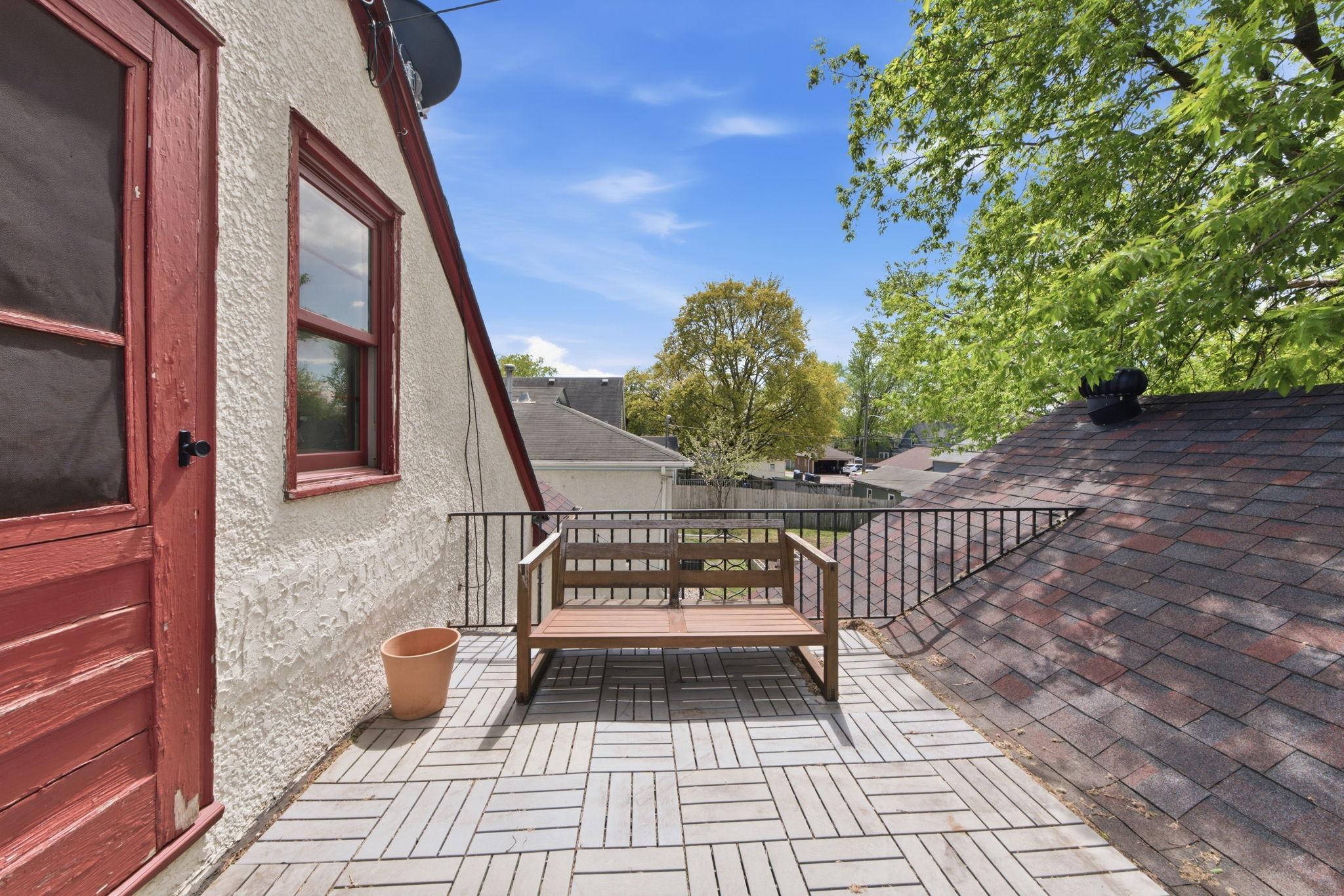 upper level porch