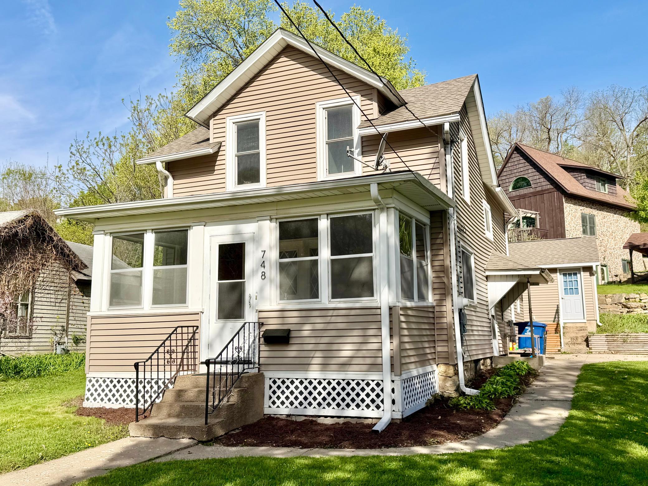 Front Entry to 3 Season Porch