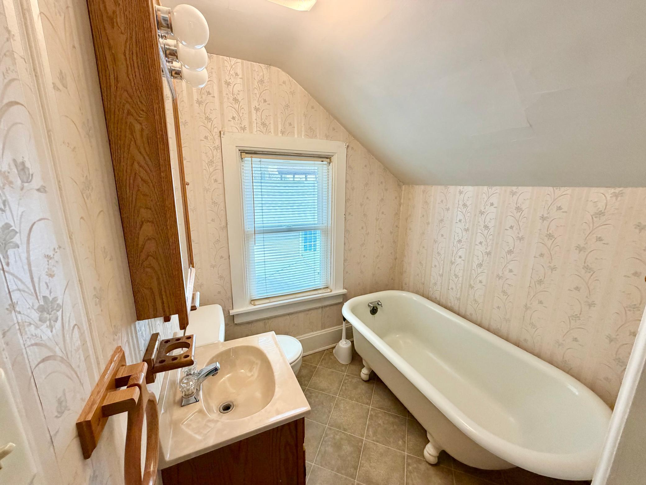 Upstairs Full Bath