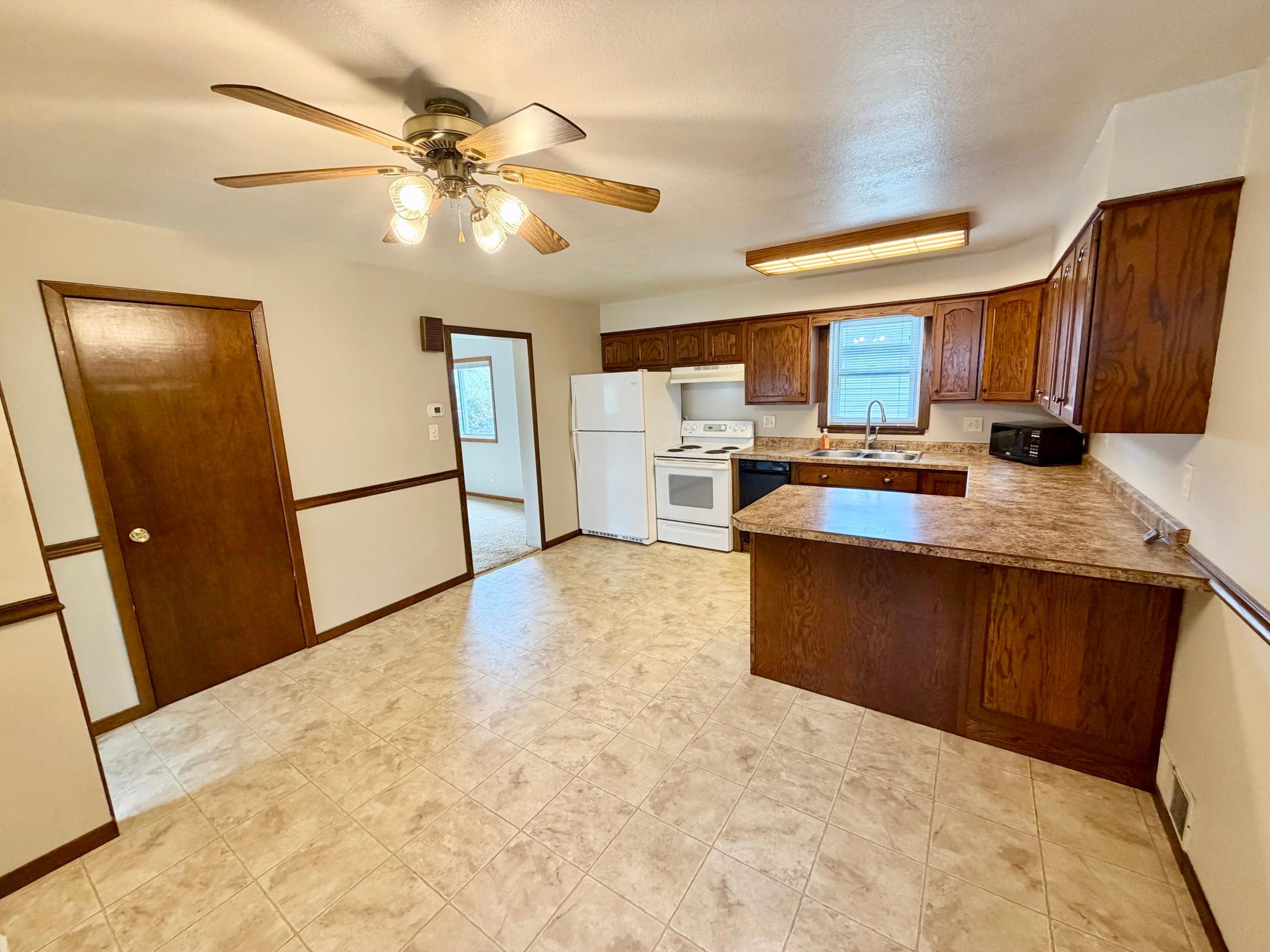Kitchen & Dining