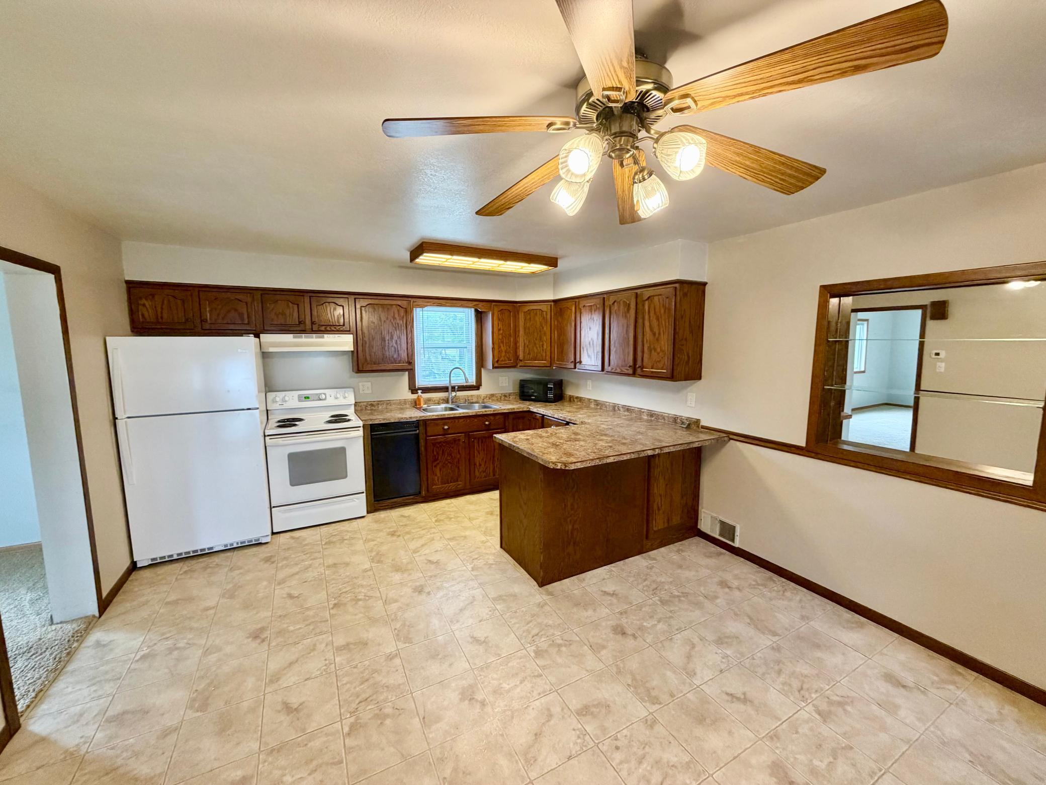 Kitchen & Dining