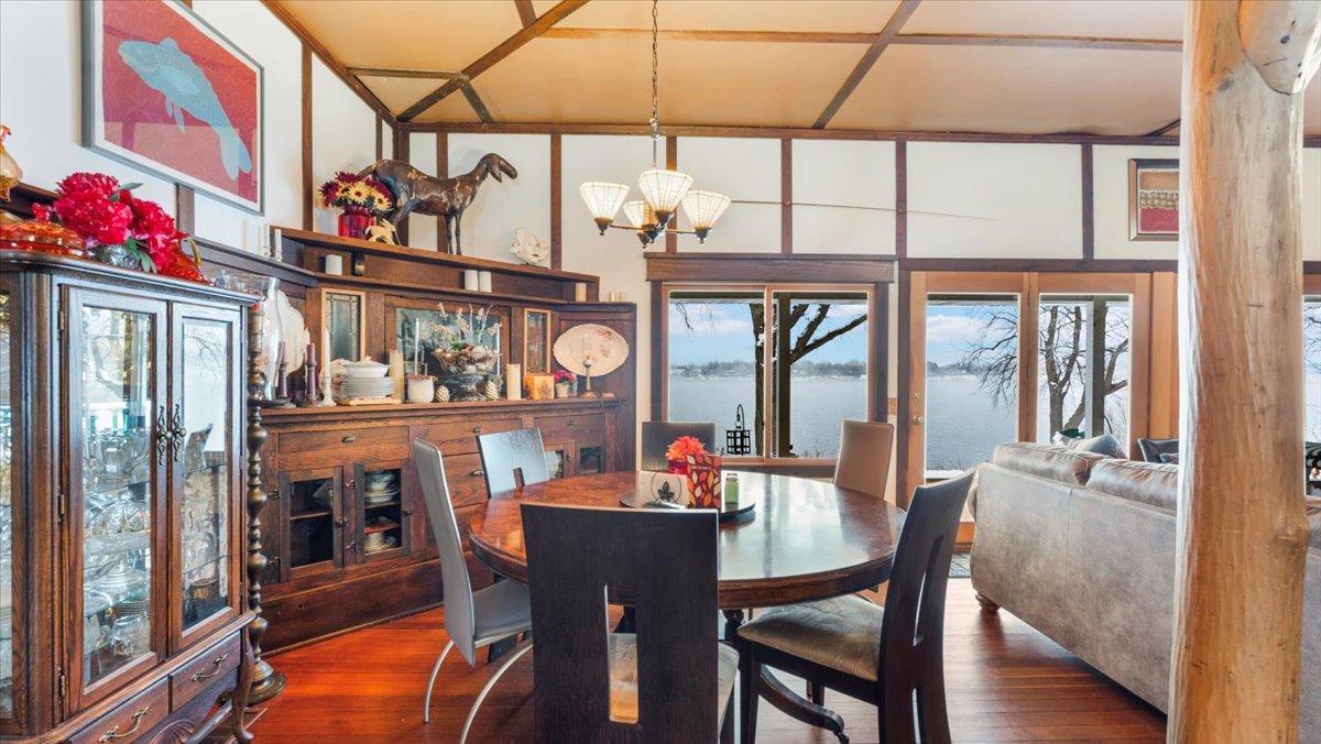 Dining with Built in