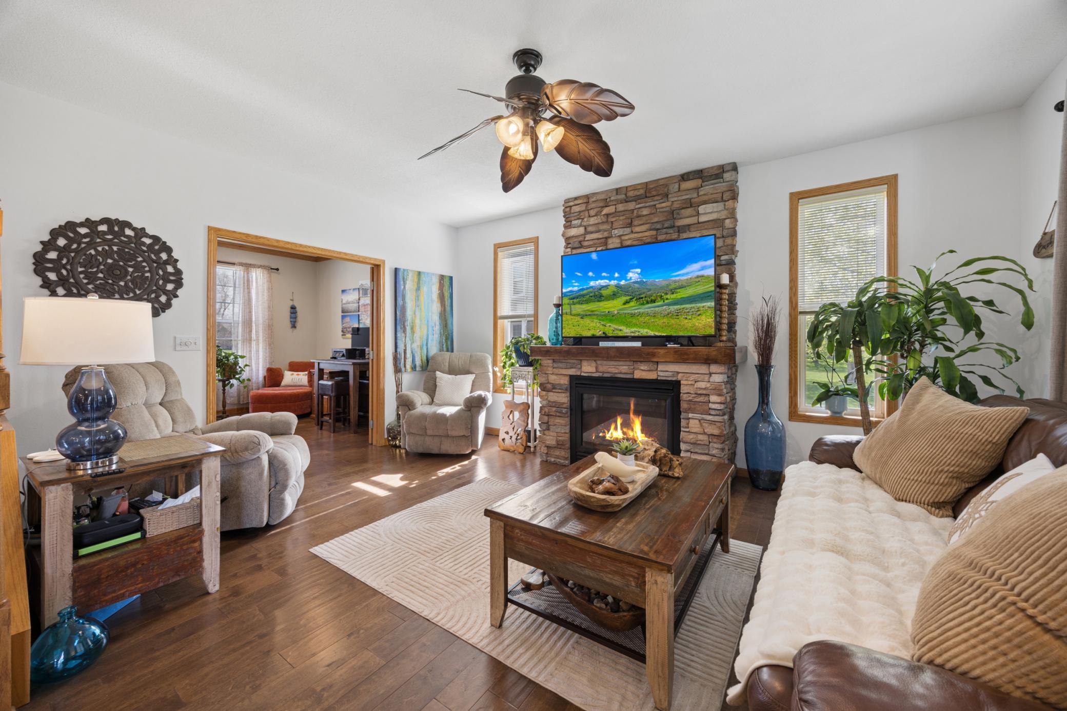 Livingroom 2.jpg