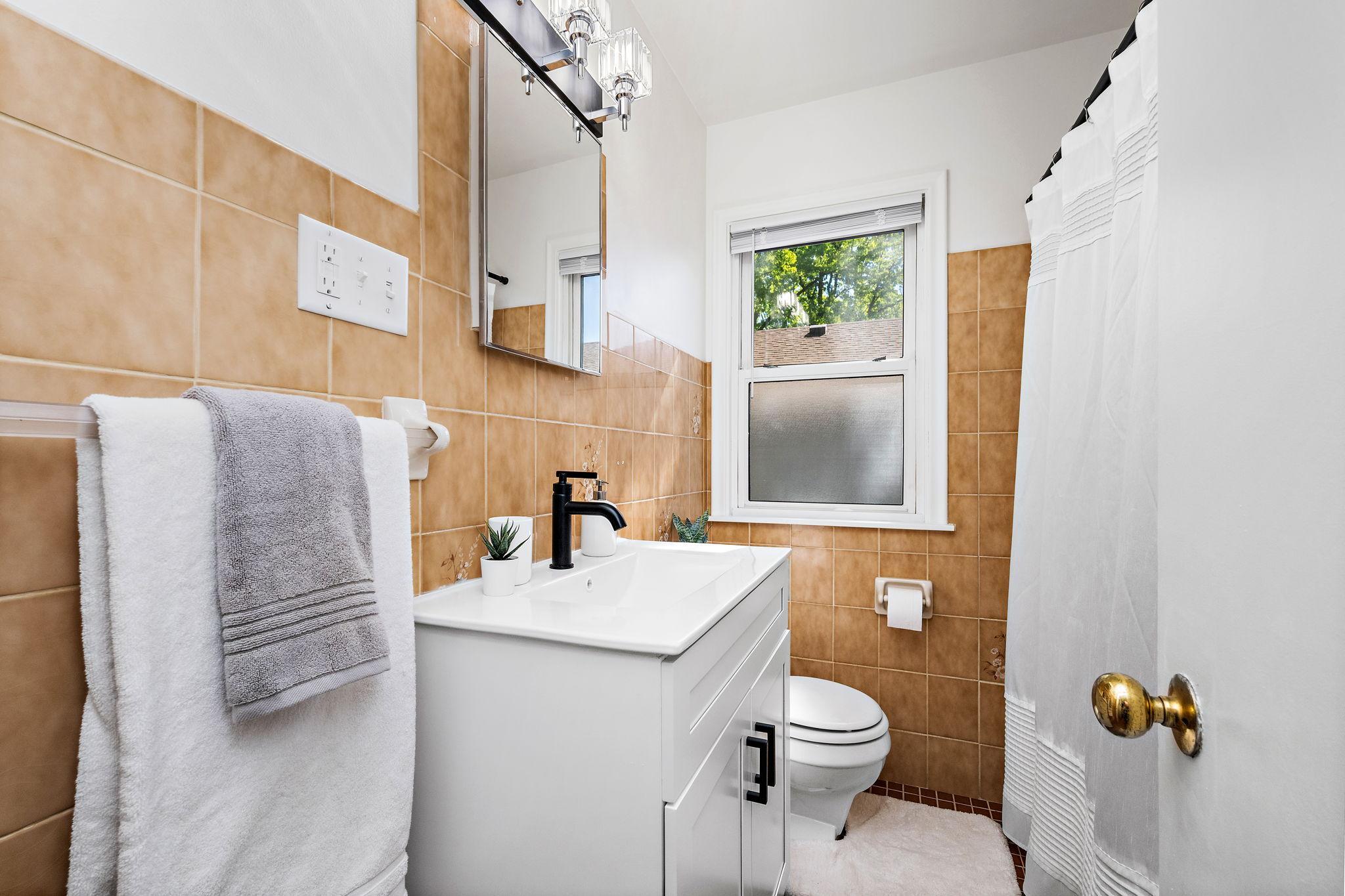 13-web-or-mls-1081-lawson-ave-e.jpg
